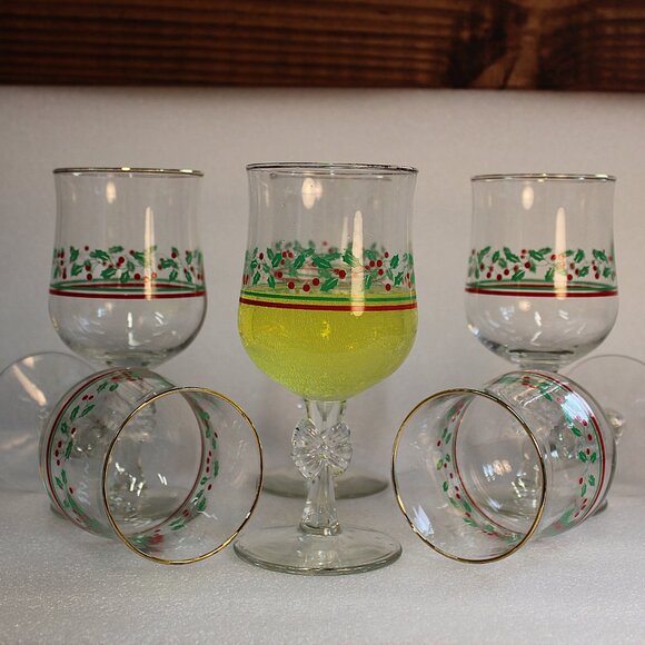 Vintage Holly Berry Goblets – Set of 5 | Christmas Glassware - Picture 3 of 11